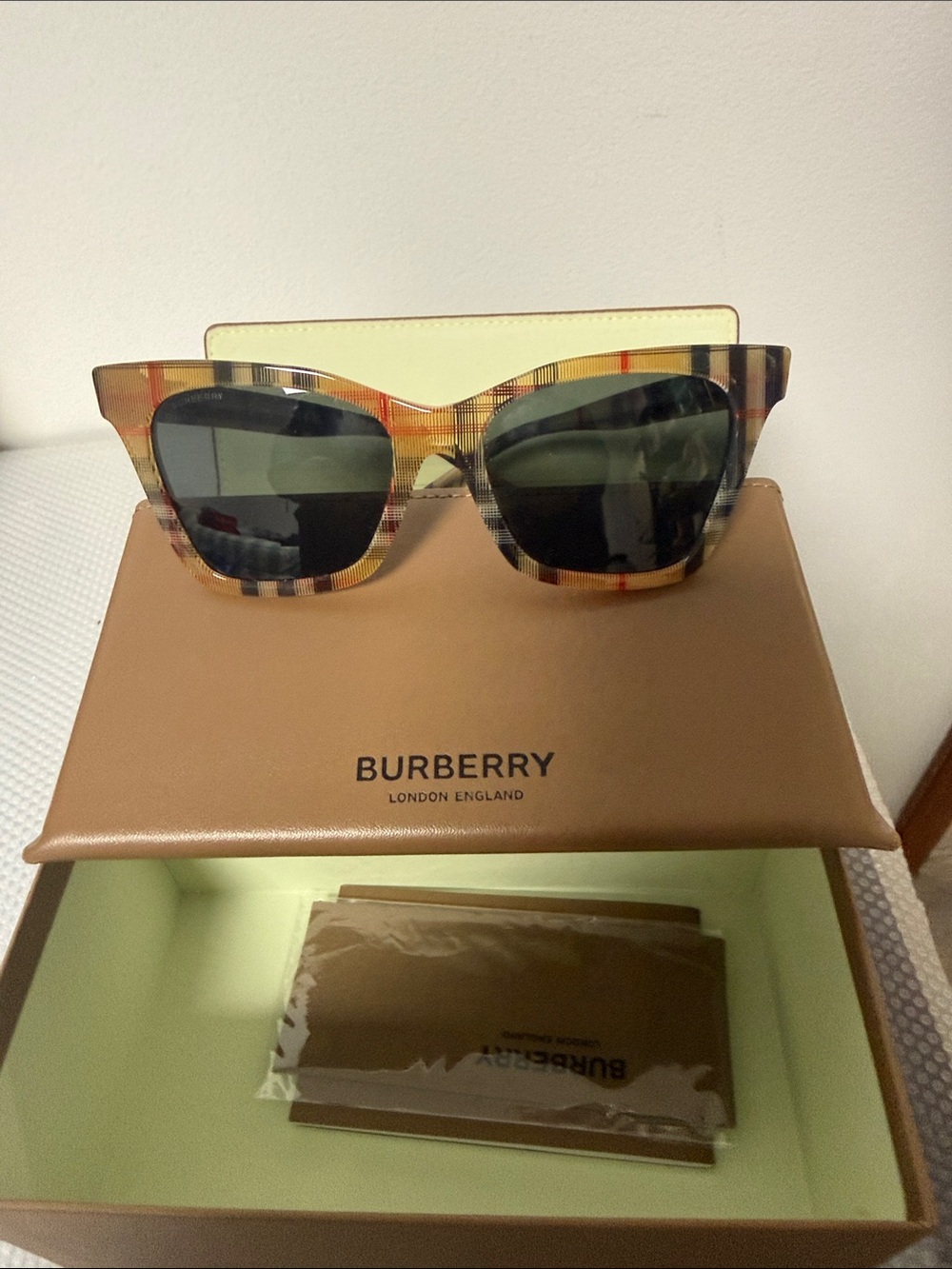 Burberry Tan/Brown Branded Gift Box new without tags. Full set
